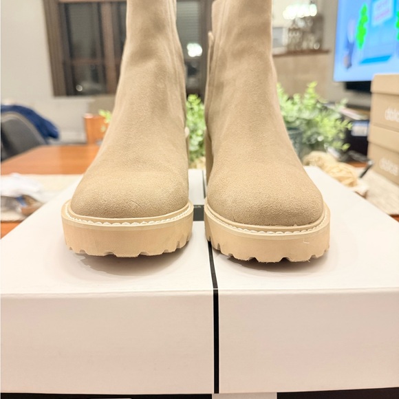 Dolce Vita Huey H2O boots in Mushroom Suede. Size 10. LIKE NEW! - Picture 3 of 5